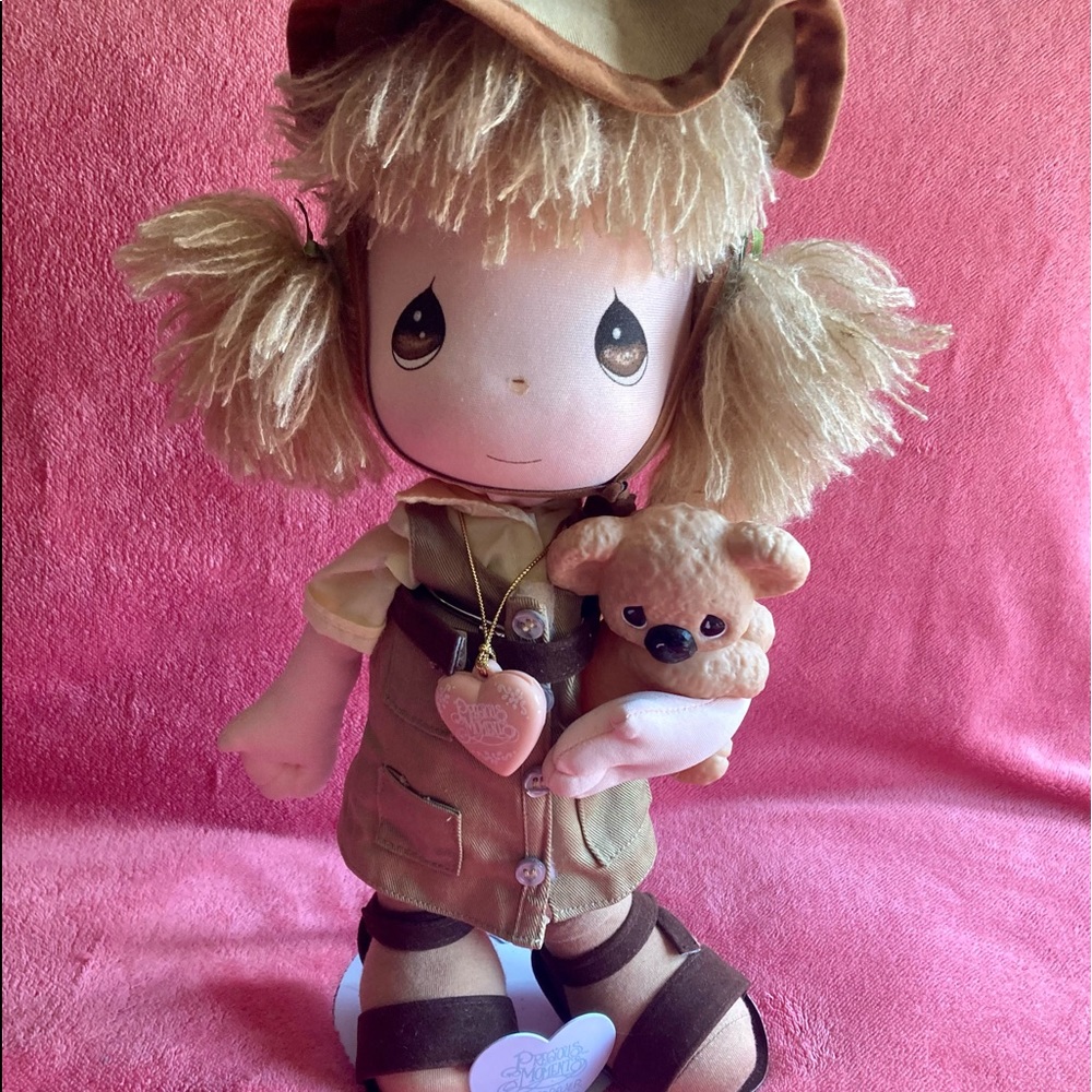 Applause 16037 Precious Moments Australia “Ashley” 13 Inch Doll w/Stand